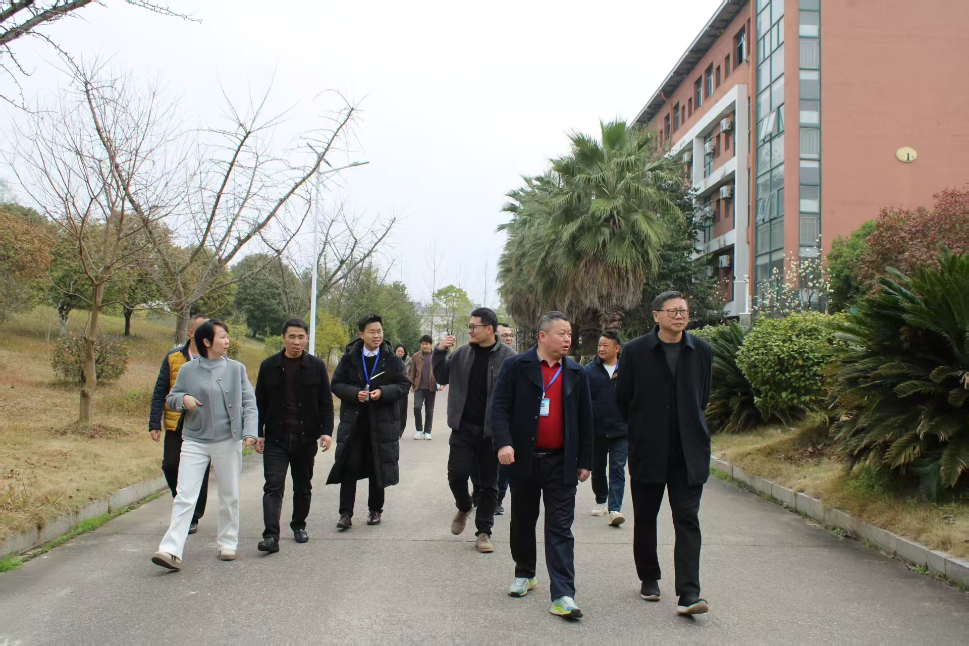 经开区领导莅临我校指导工作
